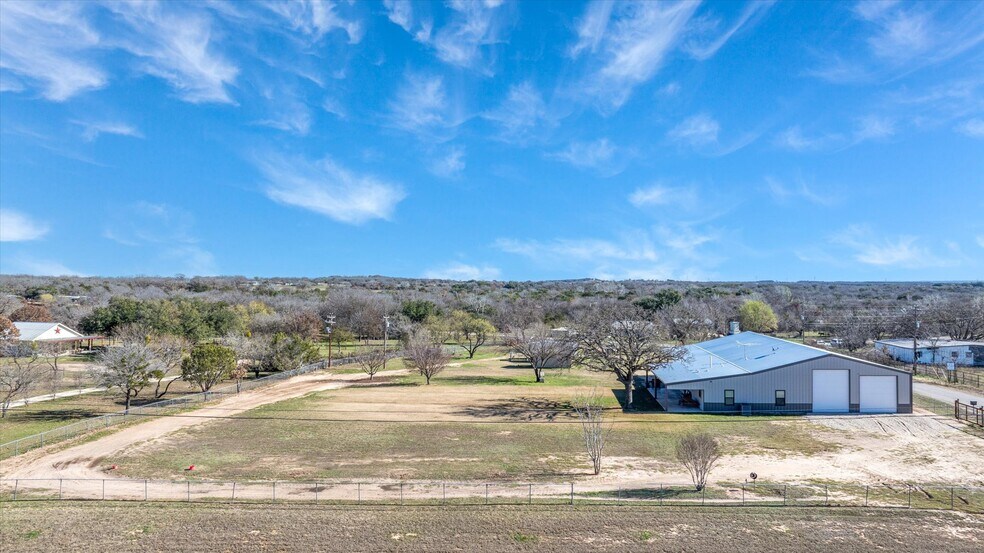 7703 Prairie Creek Ln, Tolar, TX à vendre - Photo du bâtiment - Image 3 de 45