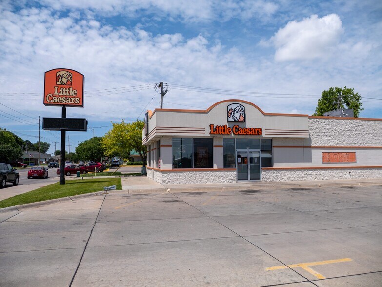 221 W 39th St, Kearney, NE à vendre - Photo du bâtiment - Image 3 de 11