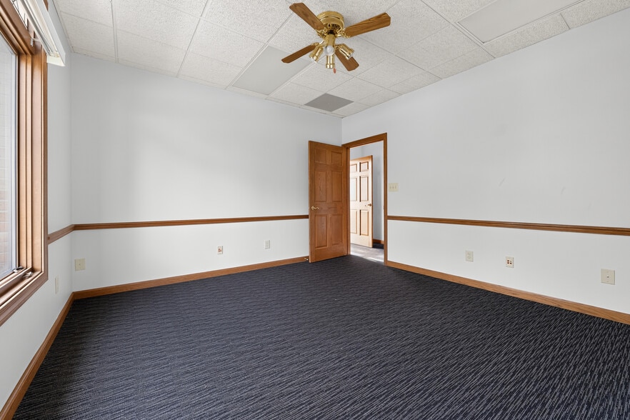 200 N Emerson Ave, Greenwood, IN for lease - Interior Photo - Image 3 of 6