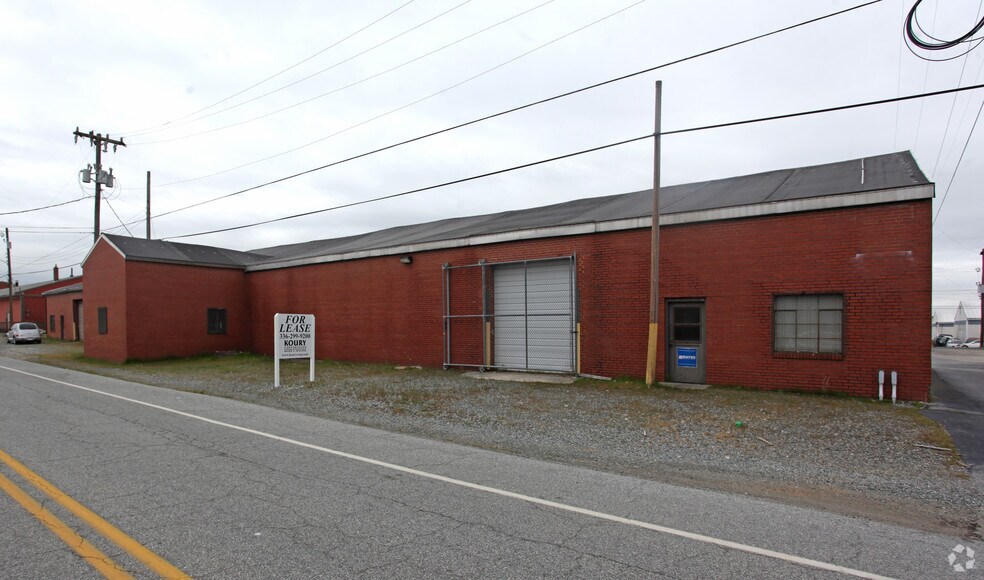 833 N Raleigh St, Greensboro, NC à louer - Photo principale - Image 1 de 5
