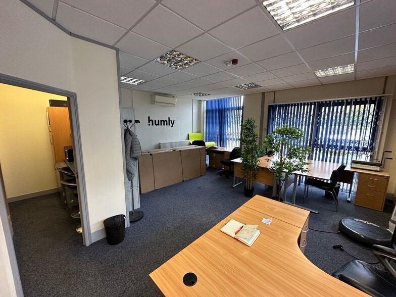 12-14 Vermont Pl, Milton Keynes for sale - Interior Photo - Image 2 of 6