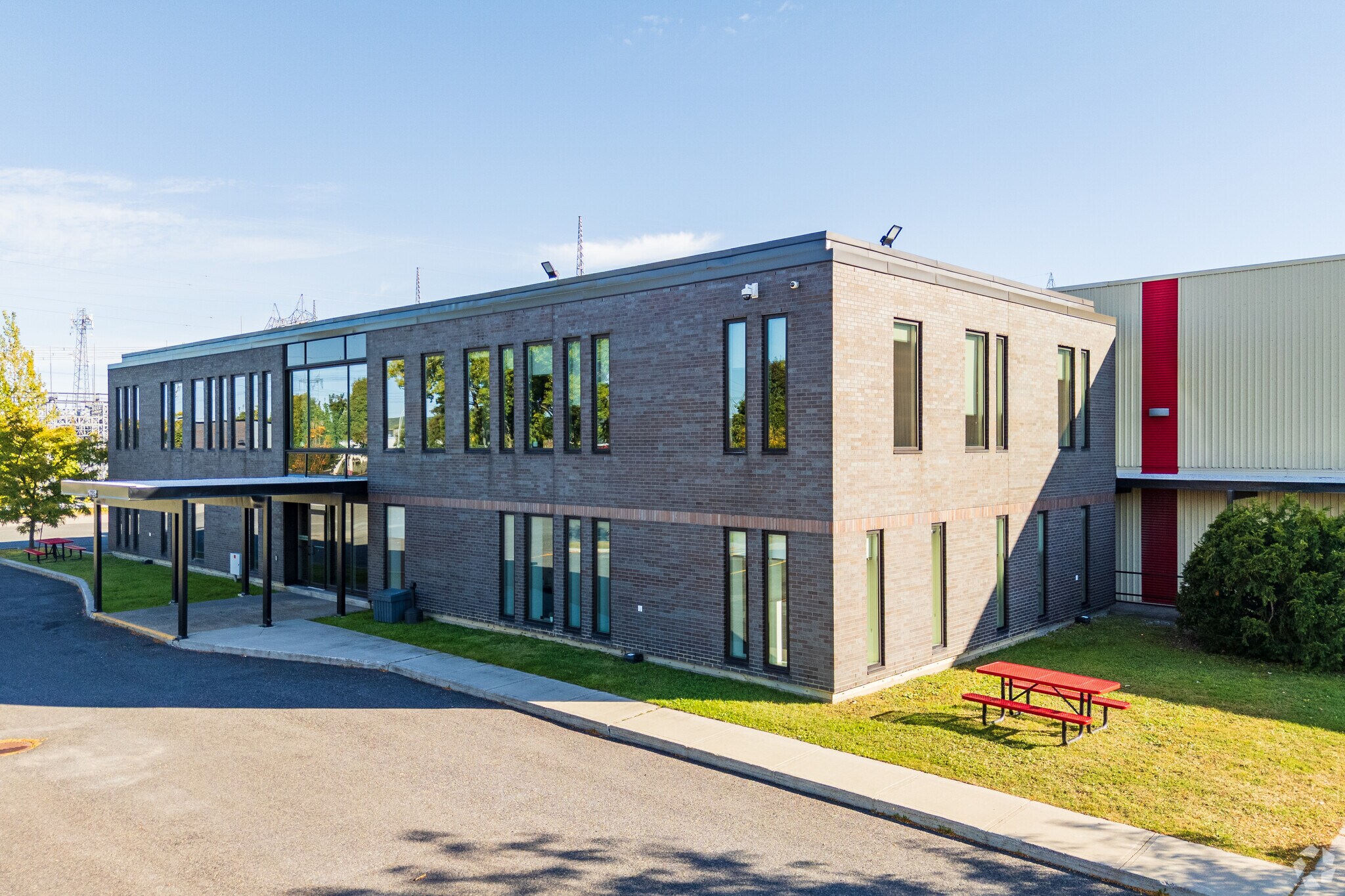 1395 Rue Marie-Victorin, St-Bruno-de-Montarville, QC for lease Primary Photo- Image 1 of 4