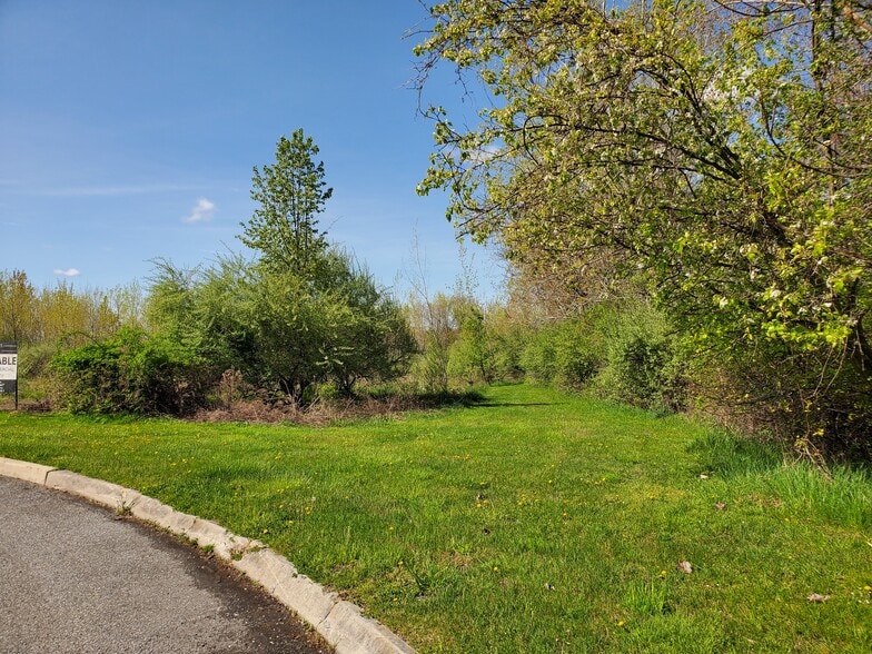 32 Gibbs Ct, Middletown, NY for sale - Primary Photo - Image 1 of 10