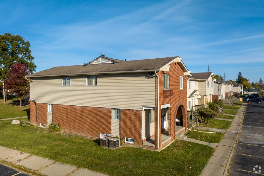 6028 Vanderbilt Dr, Mount Morris, MI for sale - Building Photo - Image 3 of 34