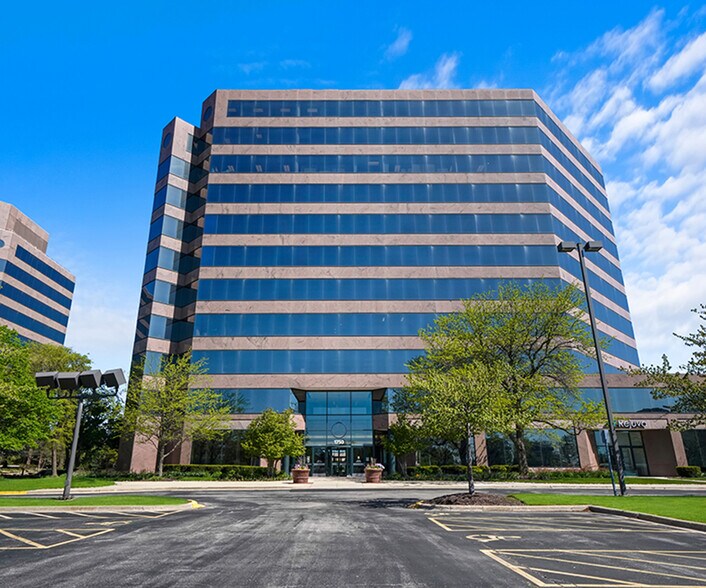 1750 E Golf Rd, Schaumburg, IL à louer - Photo du bâtiment - Image 1 de 10