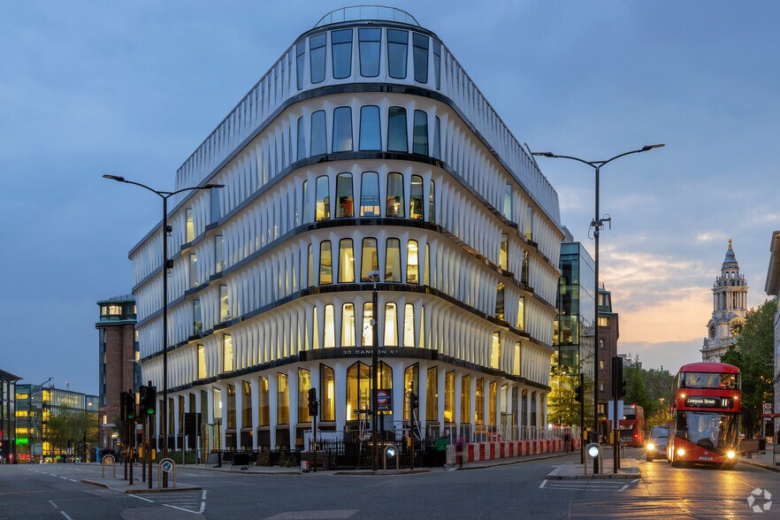30 Cannon St, Londres à louer - Photo du bâtiment - Image 2 de 67