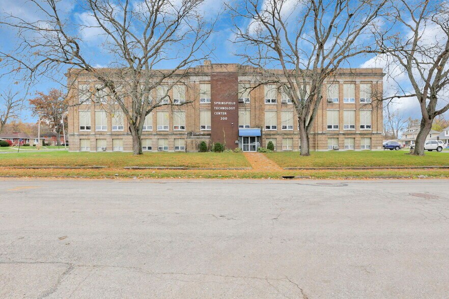 300 E Auburn Ave, Springfield, OH à vendre - Photo du bâtiment - Image 3 de 187
