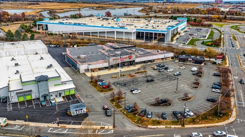 649-651 Squire Rd, Revere, MA à vendre - Photo du bâtiment - Image 3 de 5