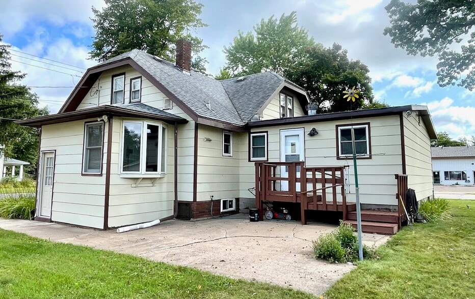 2003 Broadway St S, Menomonie, WI for sale - Building Photo - Image 2 of 28