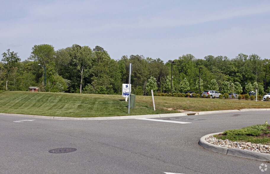 1500 Quarterpath Rd, Williamsburg, VA à louer - Photo du bâtiment - Image 1 de 1