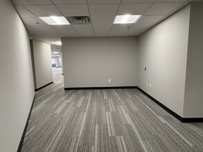 2 Commerce Dr, Bedford, NH for lease Building Photo- Image 1 of 9