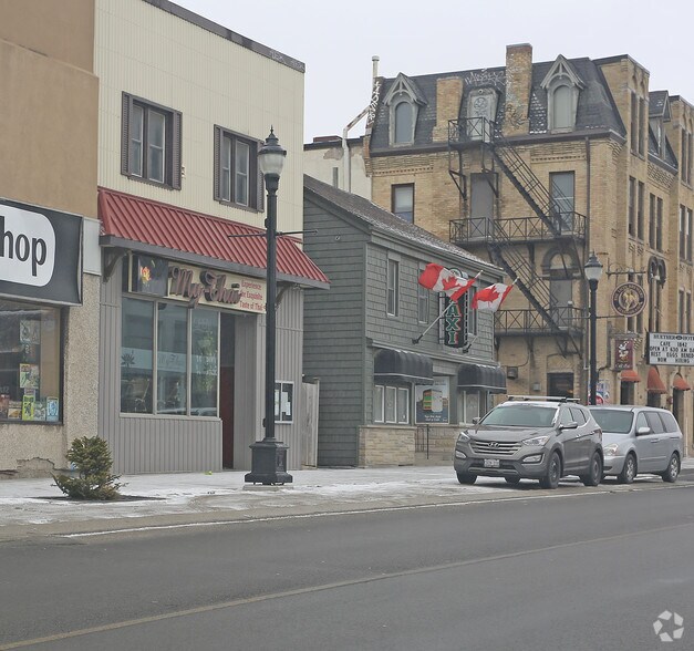 57 King St N, Waterloo, ON à vendre - Photo du bâtiment - Image 3 de 3