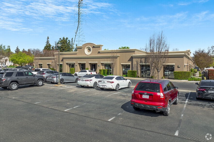 3485 Brookside Rd, Stockton, CA for lease - Primary Photo - Image 1 of 11