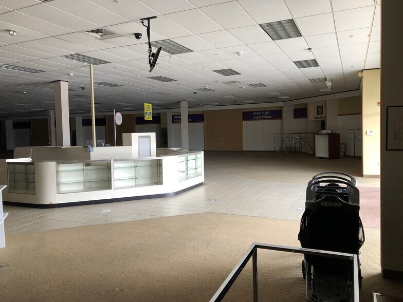 1101 Yadkinville Rd, Mocksville, NC for lease - Interior Photo - Image 1 of 2