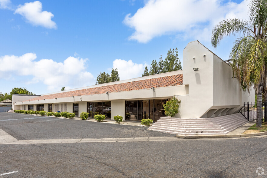 1665 W Shaw Ave, Fresno, CA for lease - Building Photo - Image 3 of 11