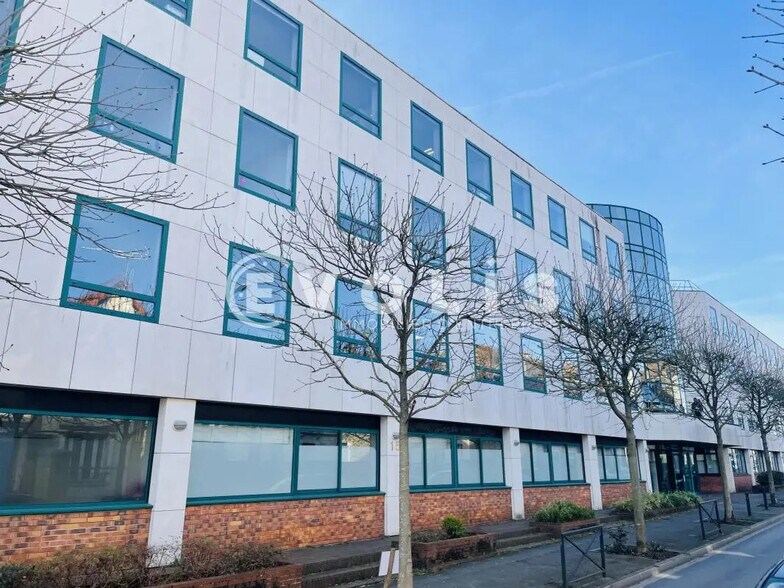 Office in Melun for lease - Building Photo - Image 1 of 5