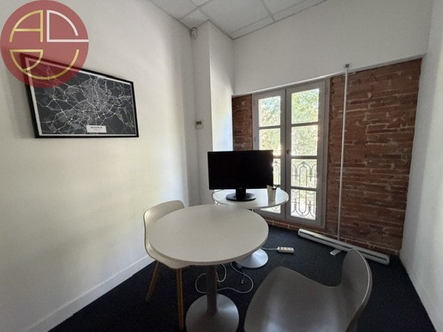 Office in Toulouse for lease - Interior Photo - Image 2 of 5