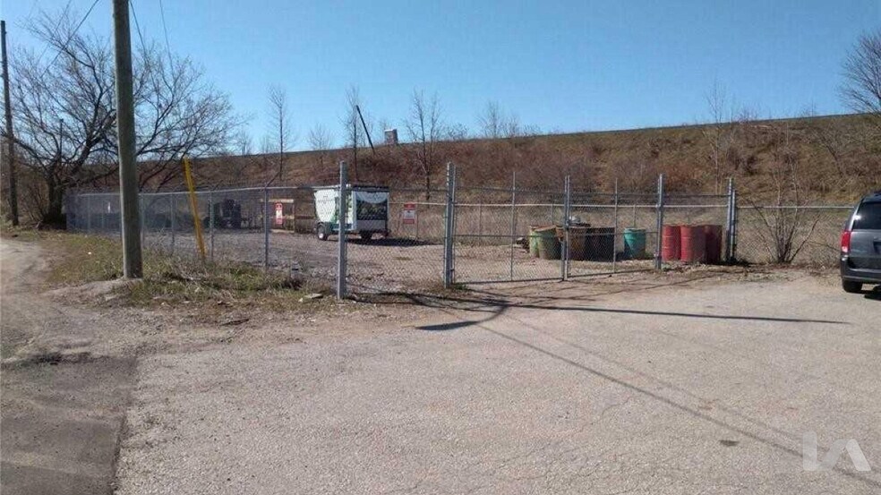 220 Bronte N st, Milton, ON for lease - Building Photo - Image 2 of 2