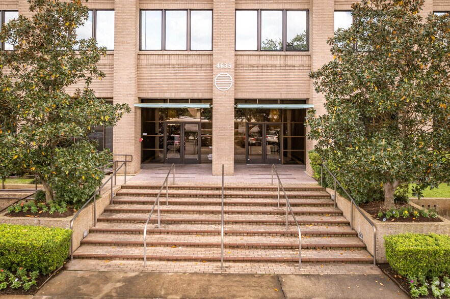 4635 Southwest Fwy, Houston, TX à louer - Photo du bâtiment - Image 3 de 12
