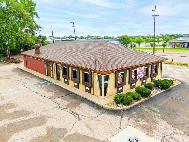 7520 N Wayne Rd, Westland, MI à vendre - Photo du bâtiment - Image 3 de 9