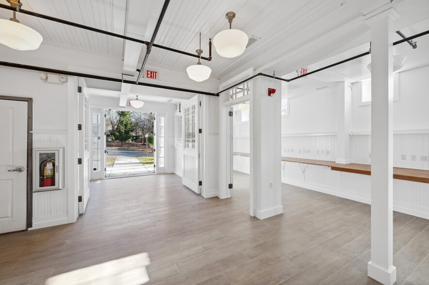 11 Indian Wells Hwy, Amagansett, NY à vendre - Photo du bâtiment - Image 2 de 23