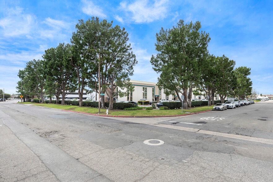 1820 E Garry Ave, Santa Ana, CA for sale - Building Photo - Image 2 of 34