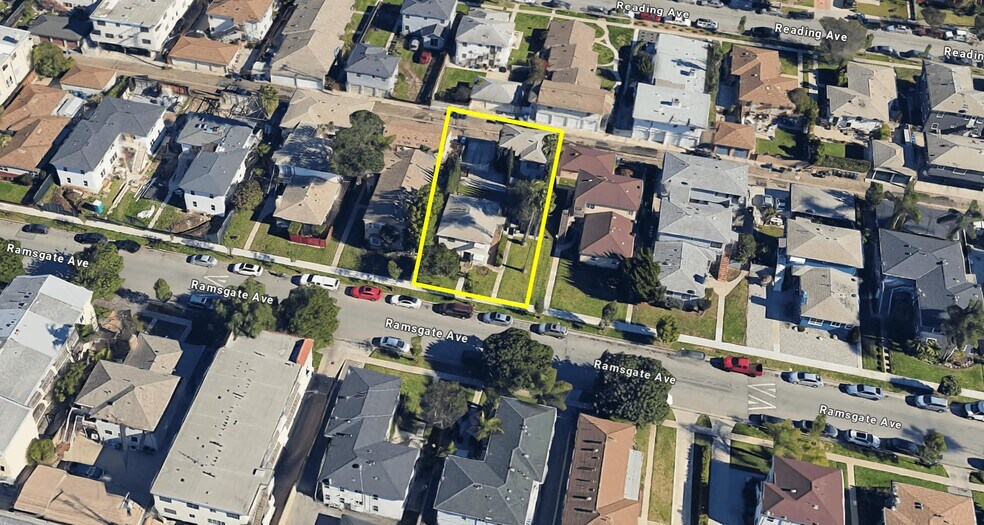 8738 Ramsgate Ave, Los Angeles, CA à vendre - Photo du bâtiment - Image 2 de 5