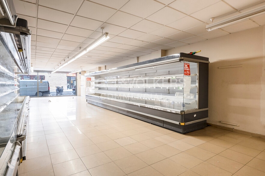 Retail in Barcelona, Barcelona for lease - Building Photo - Image 2 of 6