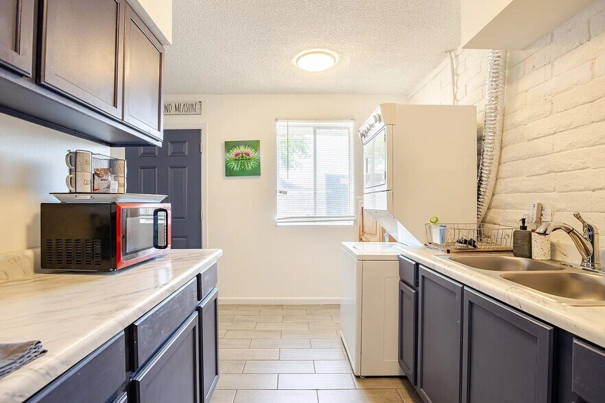 7031 N 80th Ave, Glendale, AZ à vendre - Photo du bâtiment - Image 3 de 19