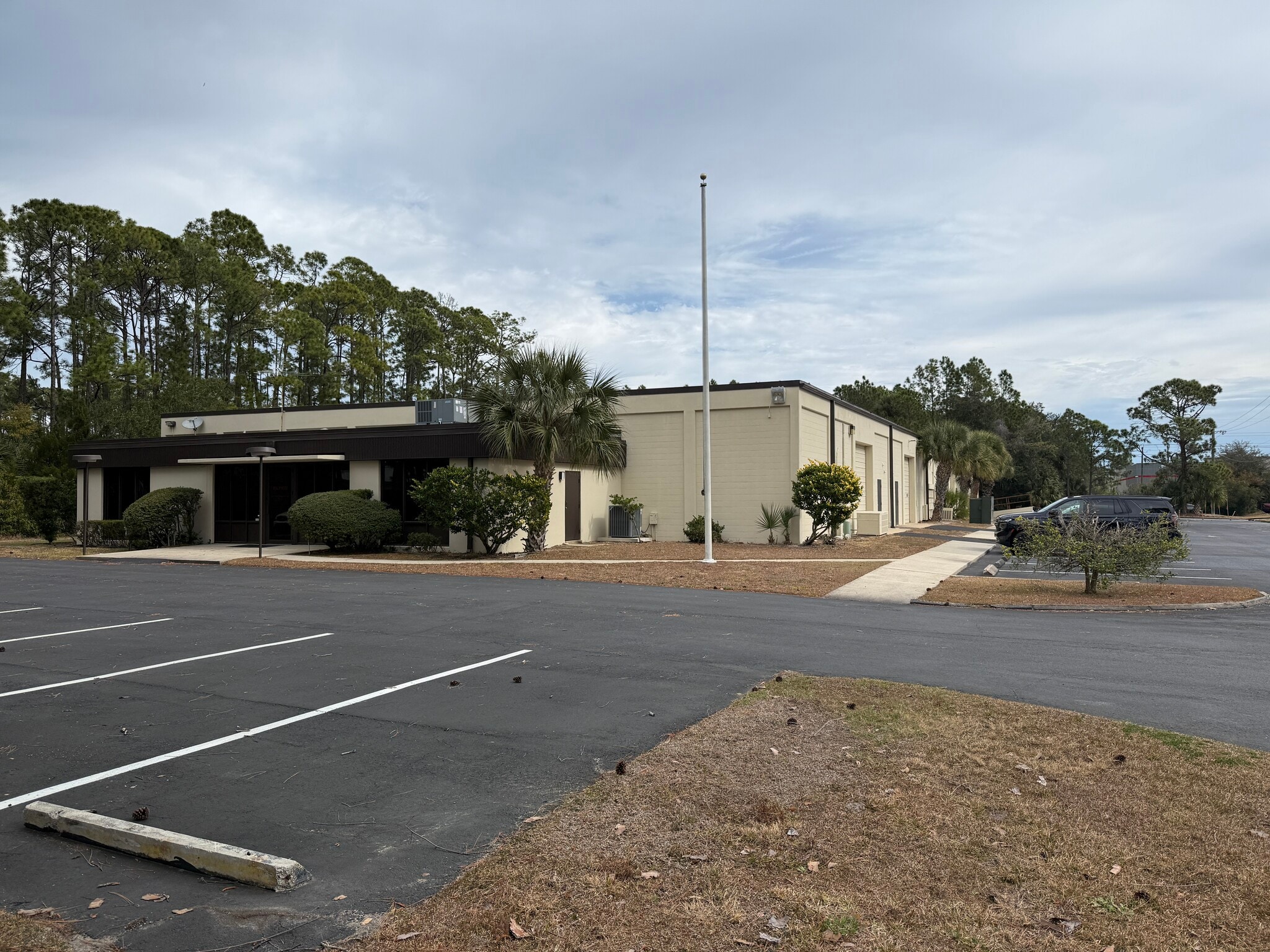 355 Fentress Blvd, Daytona Beach, FL for lease Primary Photo- Image 1 of 4