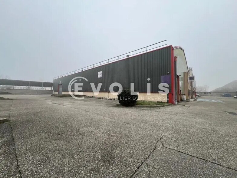 Office in Vénissieux for lease - Building Photo - Image 2 of 9