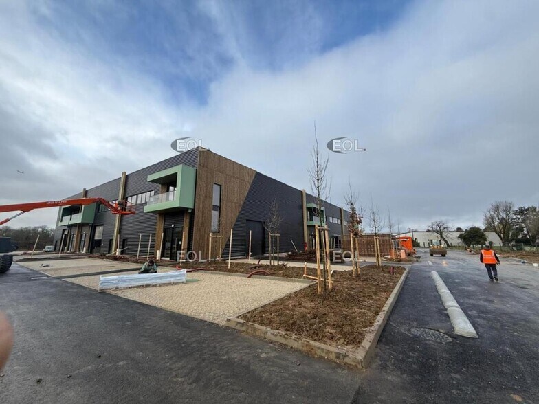 Flex in La Queue-en-Brie for lease - Construction Photo - Image 2 of 9