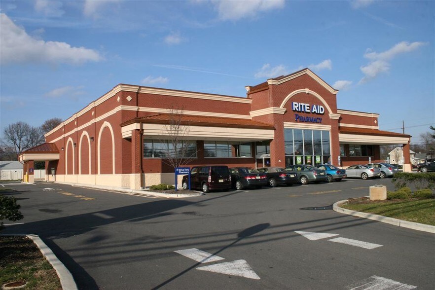 2093 Route 130 N, Burlington, NJ à vendre - Photo du bâtiment - Image 2 de 18