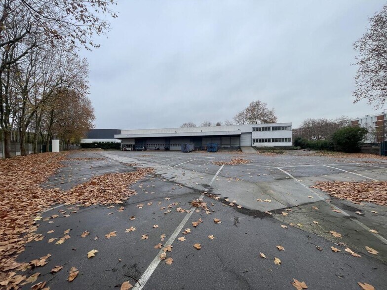Industriel dans Villeneuve-la-Garenne à louer - Photo du bâtiment - Image 3 de 30