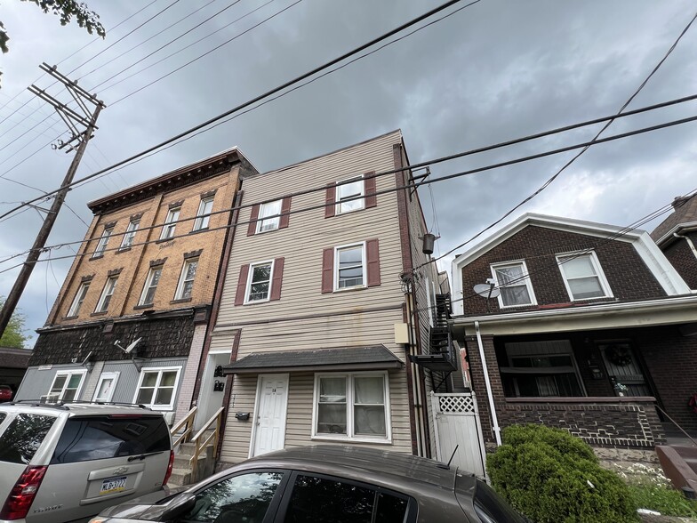 305 Bessemer Ave, East Pittsburgh, PA à vendre - Photo du bâtiment - Image 2 de 14