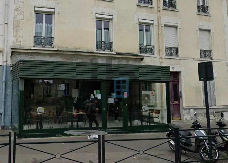 Retail in Saint-Denis for lease Building Photo- Image 1 of 5