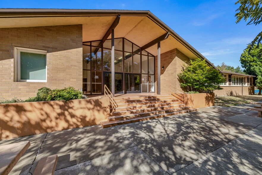 233 Riverside Way, Red Bluff, CA for sale - Building Photo - Image 2 of 6