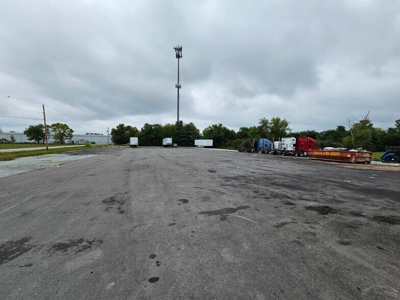 695 Industrial Dr, Franklin, IN à louer - Photo du bâtiment - Image 2 de 17