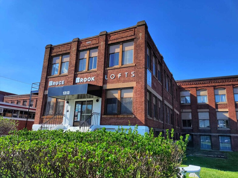 1313 Connecticut Ave, Bridgeport, CT à louer - Photo du bâtiment - Image 3 de 12
