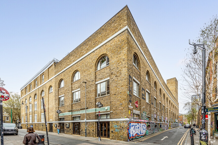 91 Brick Ln, London for lease - Primary Photo - Image 1 of 9