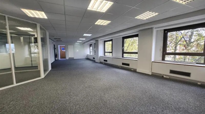 Office in La Garenne-Colombes for lease - Interior Photo - Image 3 of 3