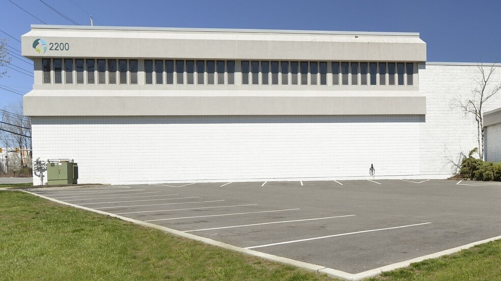 2200 Secaucus Rd, North Bergen, NJ for lease - Building Photo - Image 1 of 4