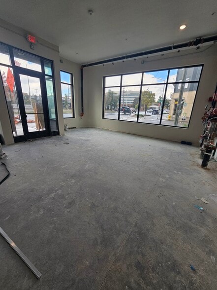 90 Wealthy St SE, Grand Rapids, MI à louer - Photo du bâtiment - Image 2 de 9