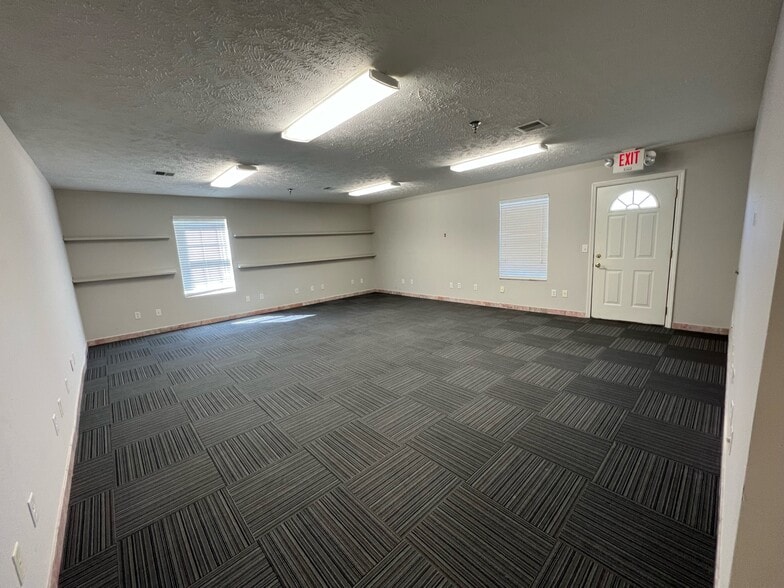 1238 Sloan St, Murfreesboro, TN for lease - Interior Photo - Image 3 of 12