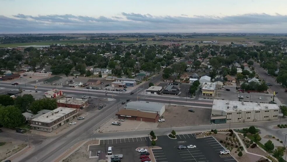 RETAIL BUILDING & PRIME PARCEL portefeuille de 2 propriétés à vendre sur LoopNet.ca - Vidéo sur l’inscription commerciale - Image 2 de 15