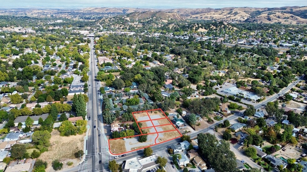 7955 Morro Rd, Atascadero, CA à vendre - Photo du bâtiment - Image 1 de 8