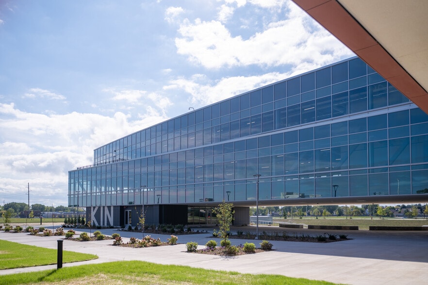 5522 26th Ave, Kenosha, WI for lease - Building Photo - Image 1 of 12