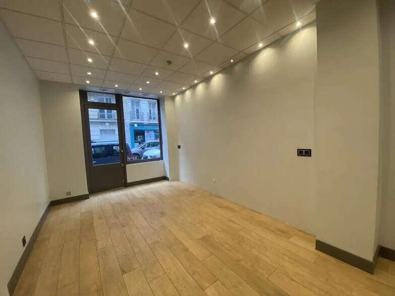 Retail in Paris for lease - Building Photo - Image 3 of 7