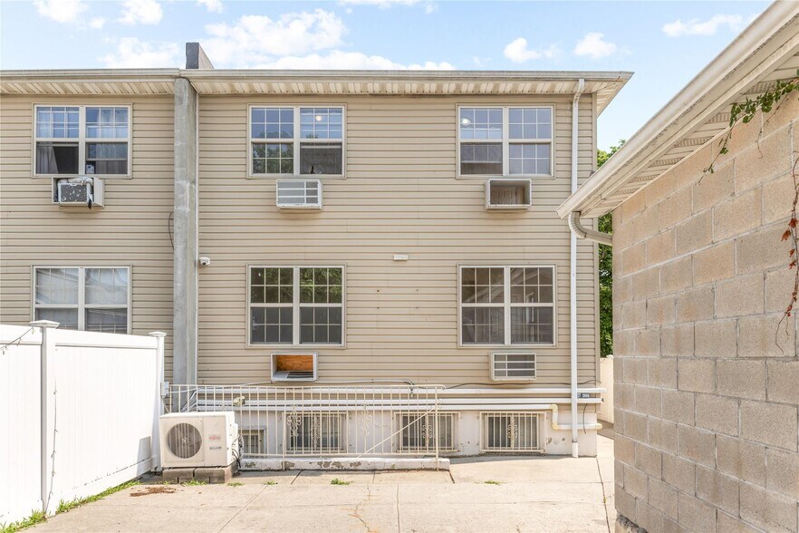 22612 146th Ave, Springfield Gardens, NY à vendre - Photo du bâtiment - Image 3 de 22