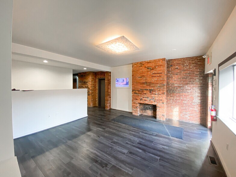 1817 E Carson St, Pittsburgh, PA à louer - Photo du bâtiment - Image 3 de 7